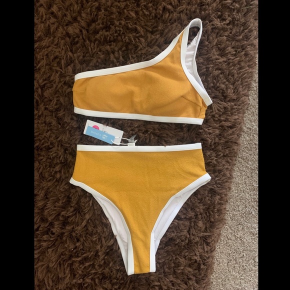 Cupshe High Waisted Swimsuit Bikini - Picture 4 of 4
